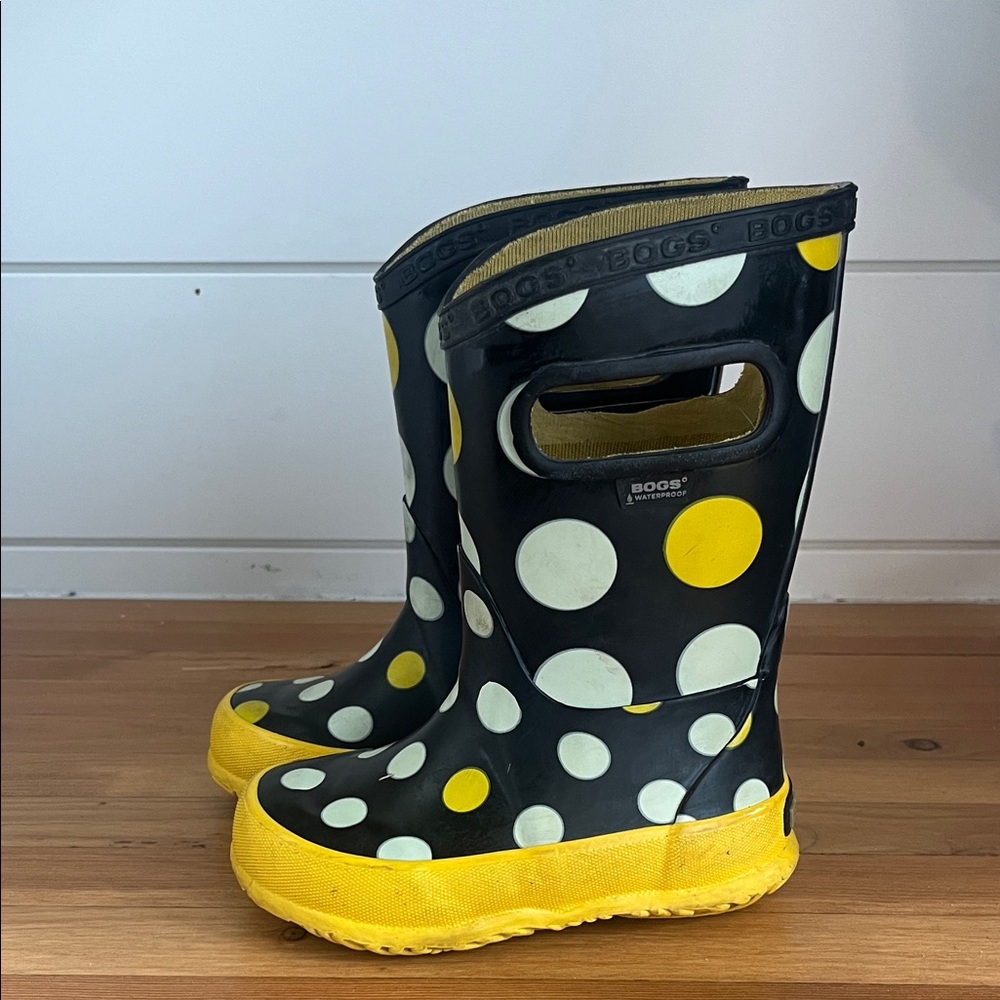 BOGS Kids' Black and Yellow Polka Dot Rain Boots 7 toddler